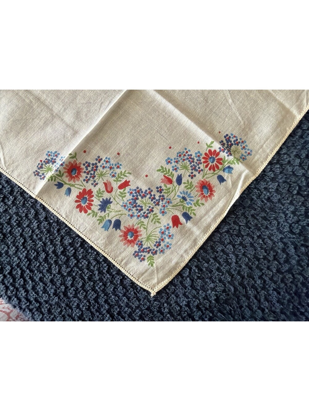 Floral Corner Handkerchief - Red, White & Cute!